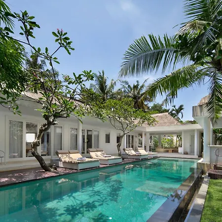4 Bedroom Jungle Oasis In Pererenan