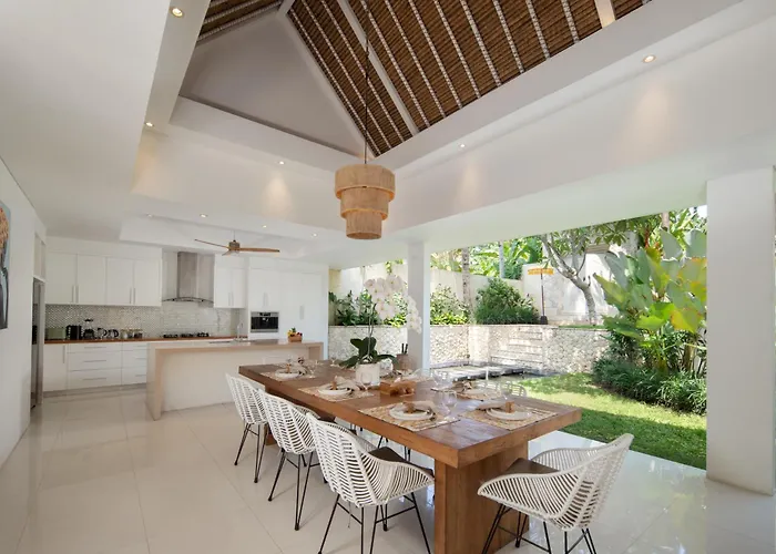 4 Bedroom Jungle Oasis In Pererenan Villa