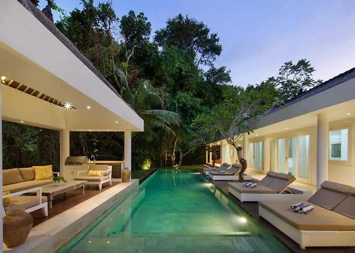 Villa 4 Bedroom Jungle Oasis In Pererenan *