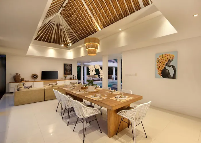 Villa 4 Bedroom Jungle Oasis In Pererenan Canggu