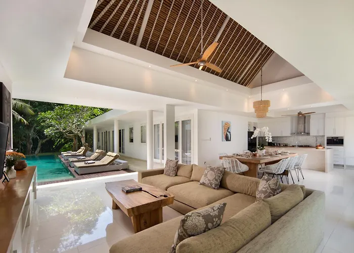 Villa 4 Bedroom Jungle Oasis In Pererenan *