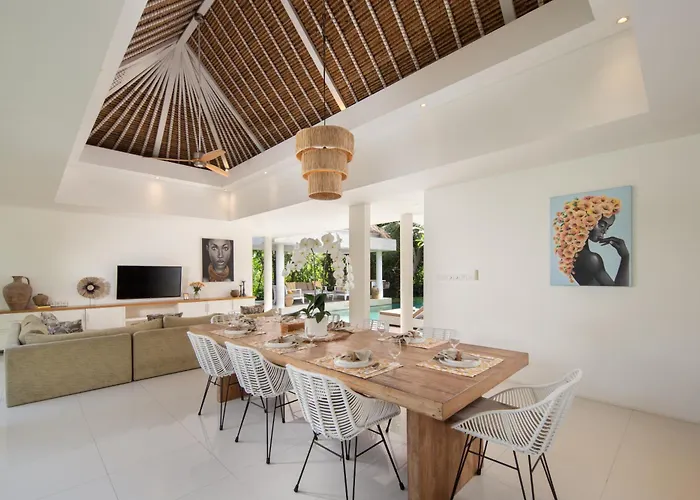 4 Bedroom Jungle Oasis In Pererenan Villa *