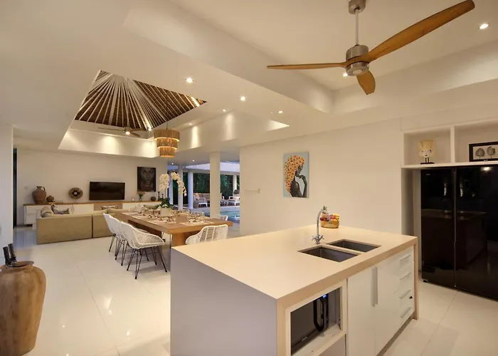4 Bedroom Jungle Oasis In Pererenan Canggu
