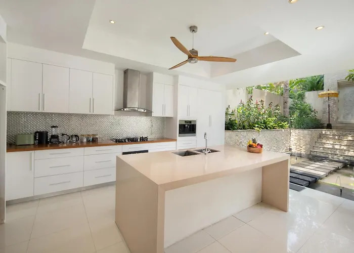 Villa 4 Bedroom Jungle Oasis In Pererenan