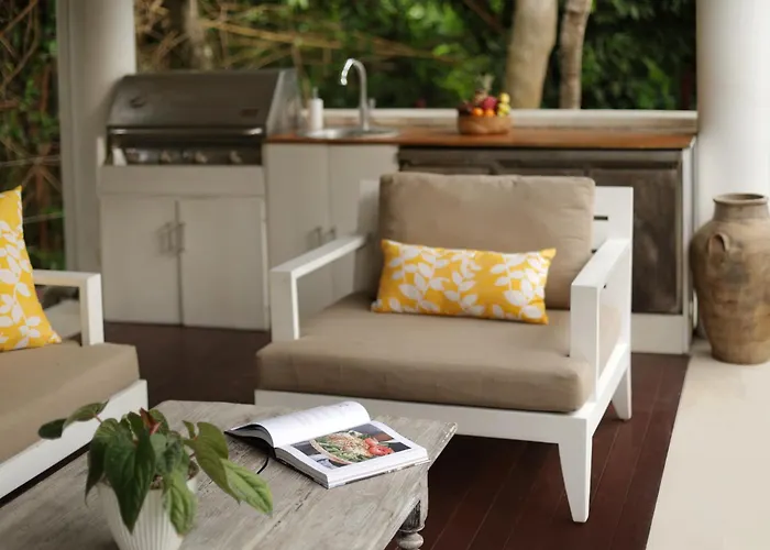 4 Bedroom Jungle Oasis In Pererenan * Canggu